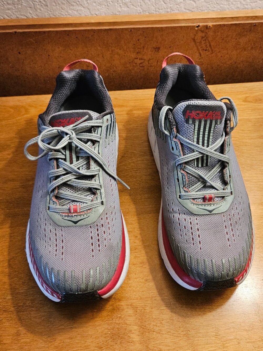 Women's Hoka One One Clifton 5 - Very Clean - Wide